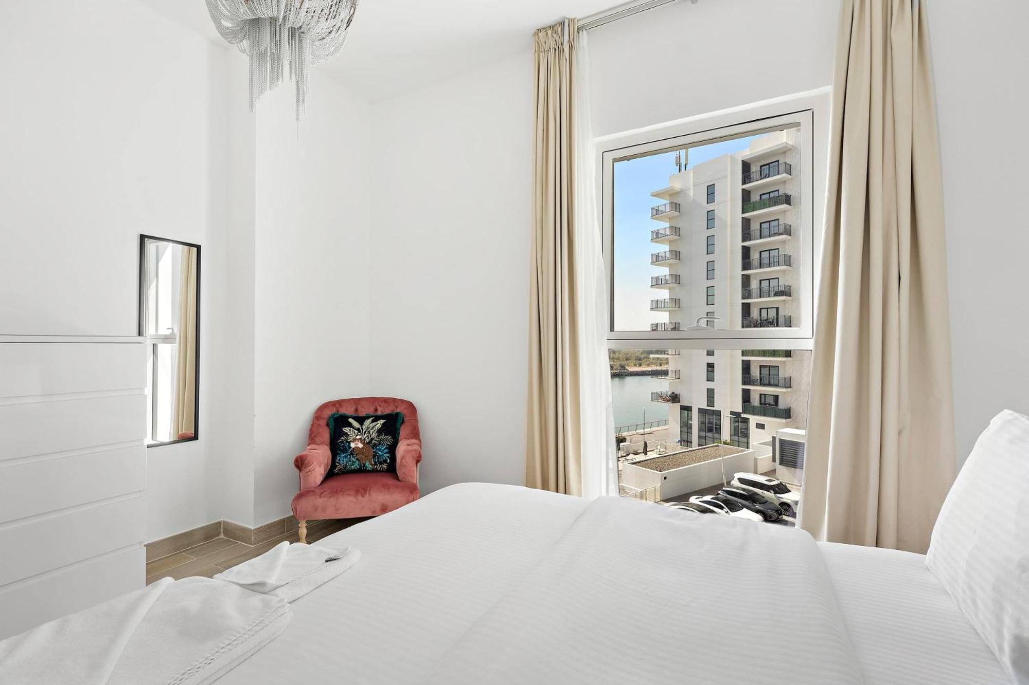 Apartamento Silkhaus Near Ferrari World With Canal View From Balcony *